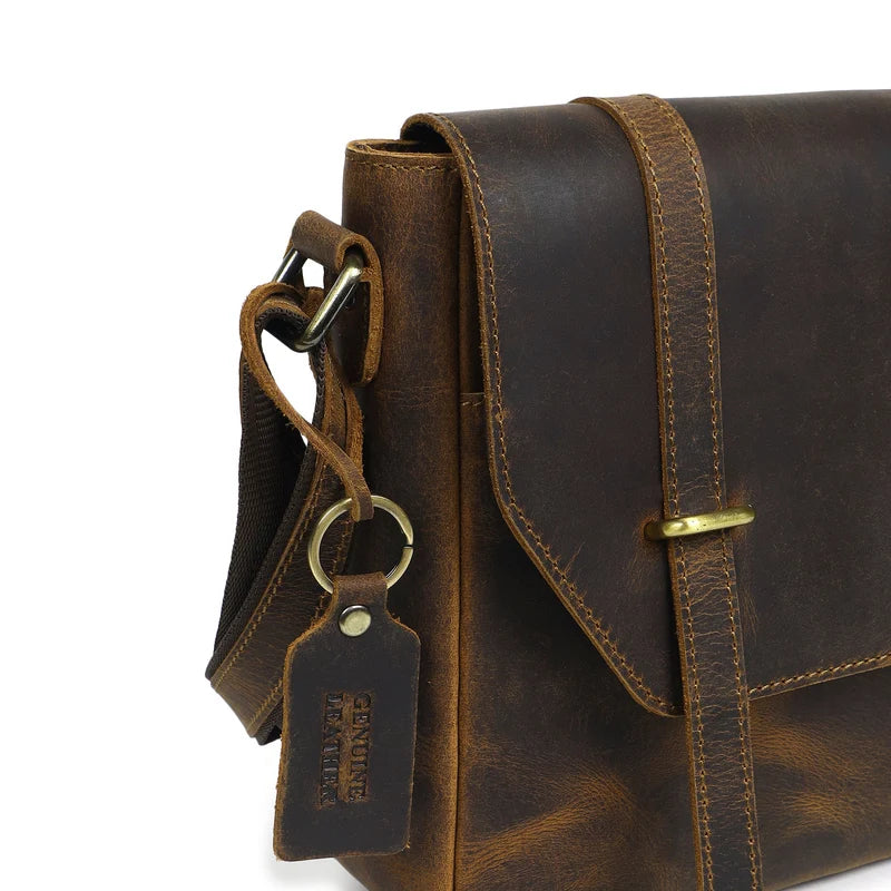 Compact Horizontal Messenger